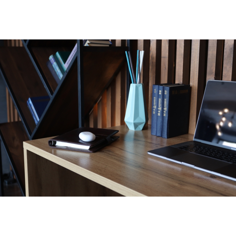 Письменный стол Ниа 115х60 дуб вотан / черный матовый